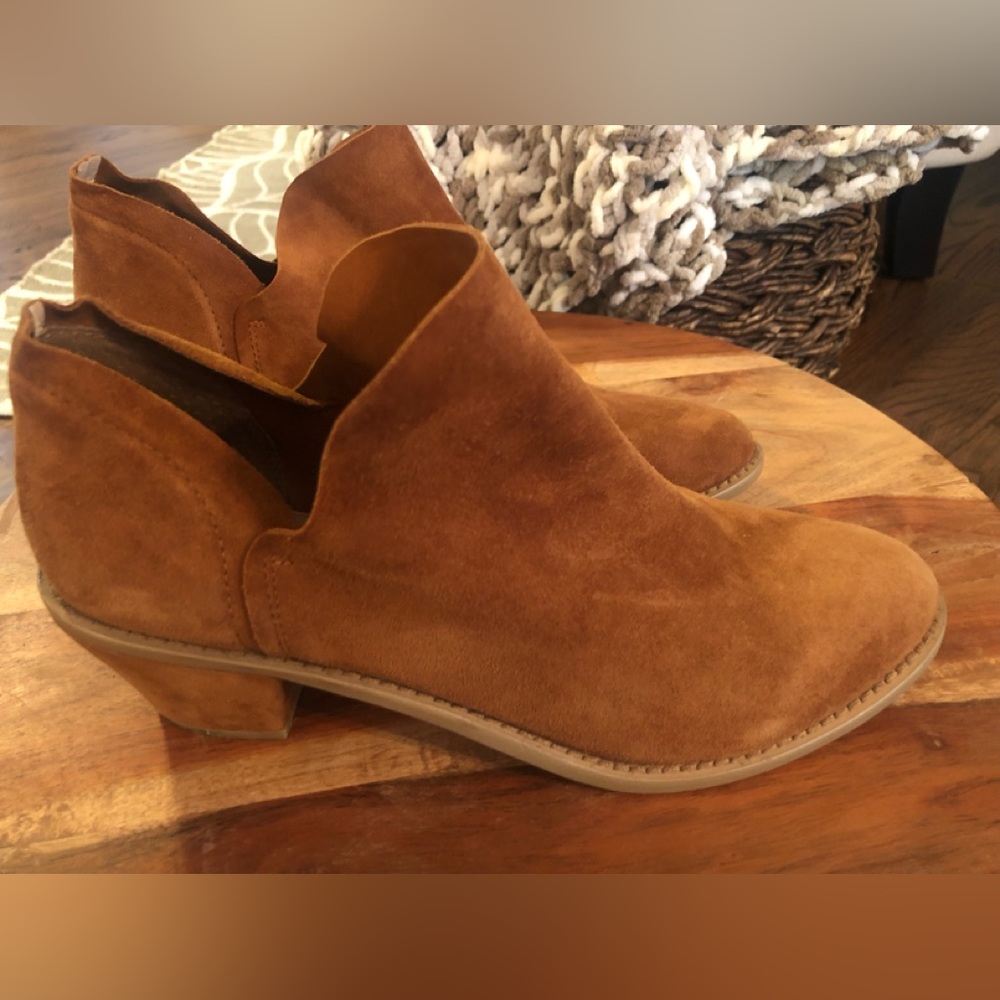 KELSI DAGGER BOOTIES